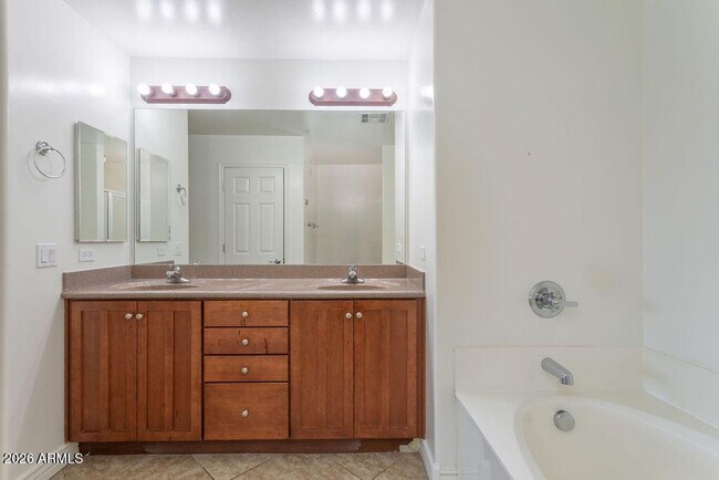 Building Photo - 5450 E Deer Valley Dr