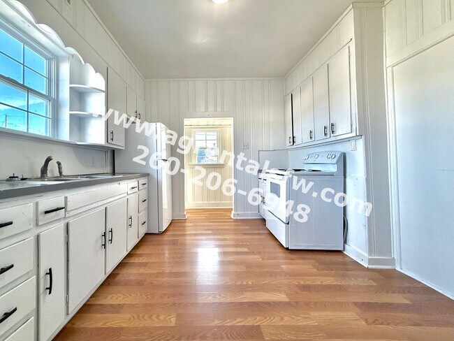 Building Photo - 1915 Ellen Ave