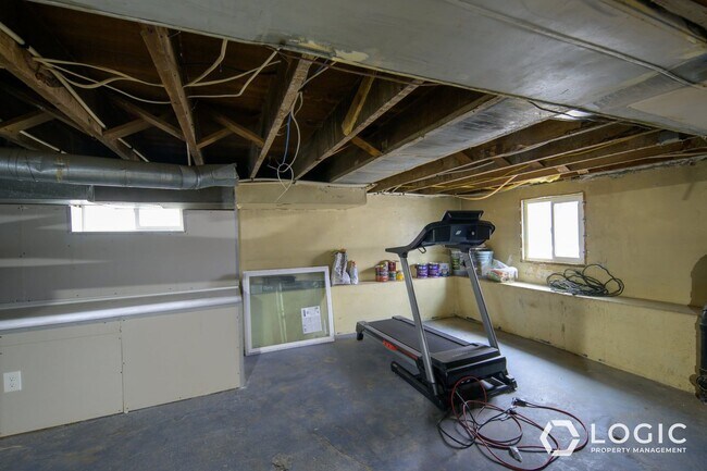 Building Photo - Gorgeous Home in Sugar House!!