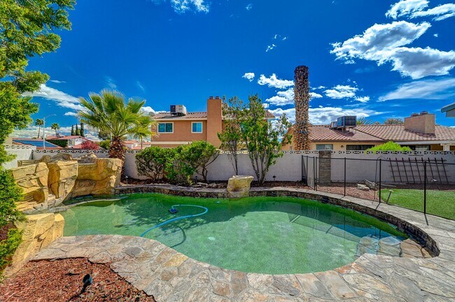 Building Photo - Charming 4 bedroom 3 bath fully furnished pool home in the heart of spring valley!