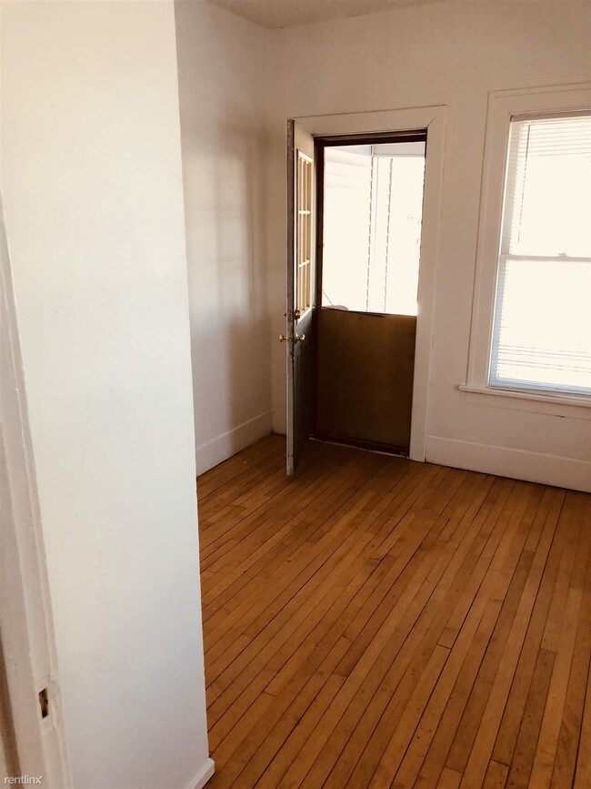 Building Photo - 1 br, 1 bath  - 1010 12th Ave N  near NDSU