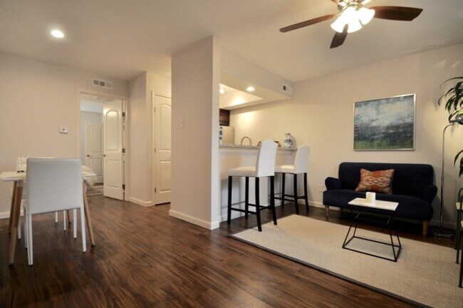 Primary Photo - 4903-4911 Junius St