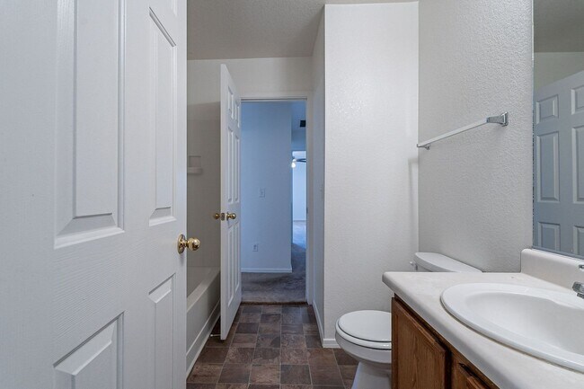 Building Photo - Spacious Oro Valley 4-Bedroom Rental with ...
