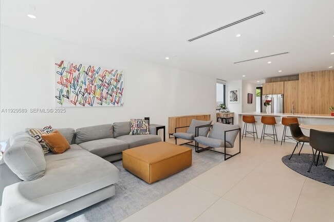 Building Photo - 3458 Day Ave