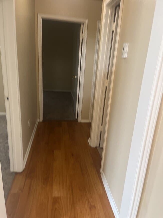 Building Photo - 3 Bedroom 2 bath Duplex! Curtis elementary...