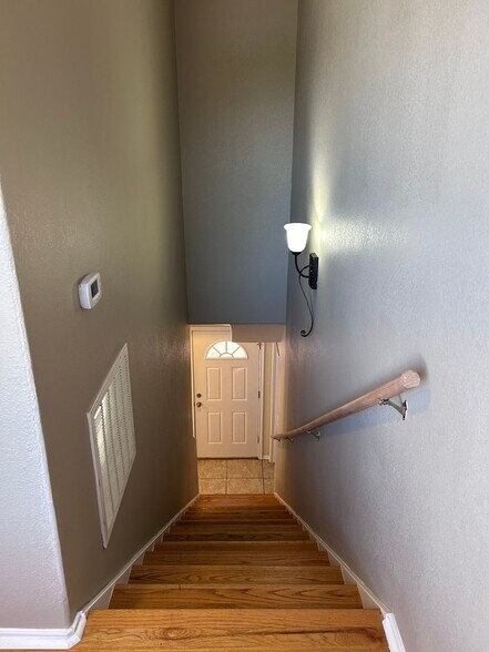 Building Photo - 1104 Canyon Edge Dr
