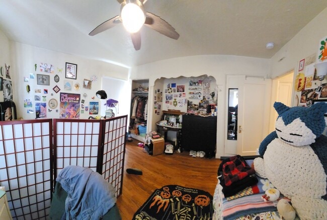 Building Photo - 7 Bedroom 3 bath home close to POLY!!!!