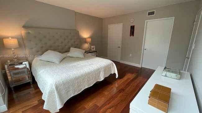Building Photo - 200 Sunny Isles Blvd