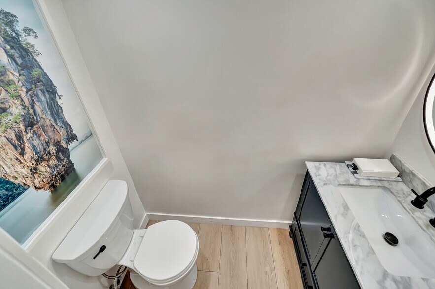 Building Photo - 14727 Magnolia Blvd