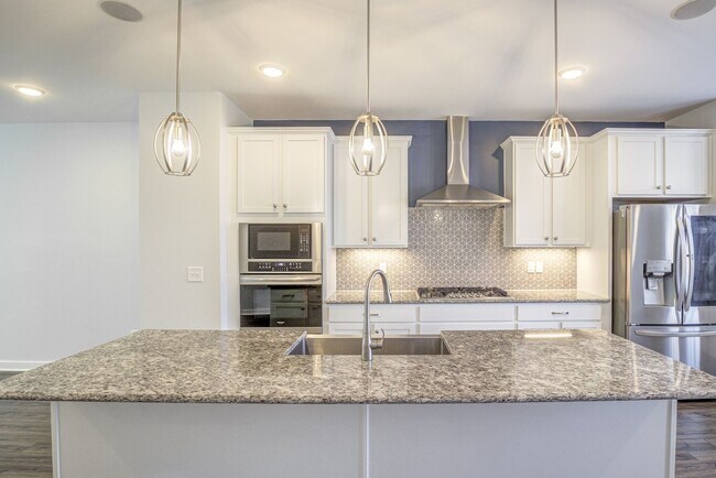 Building Photo - Corner Townhome with Roof Top Deck in Down...