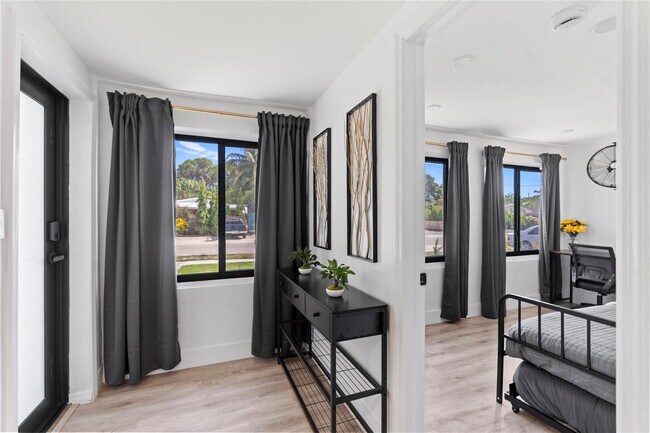 Building Photo - 719 NE 36th St