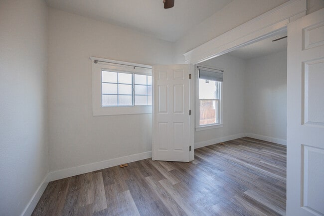 Building Photo - 831 N 10th St