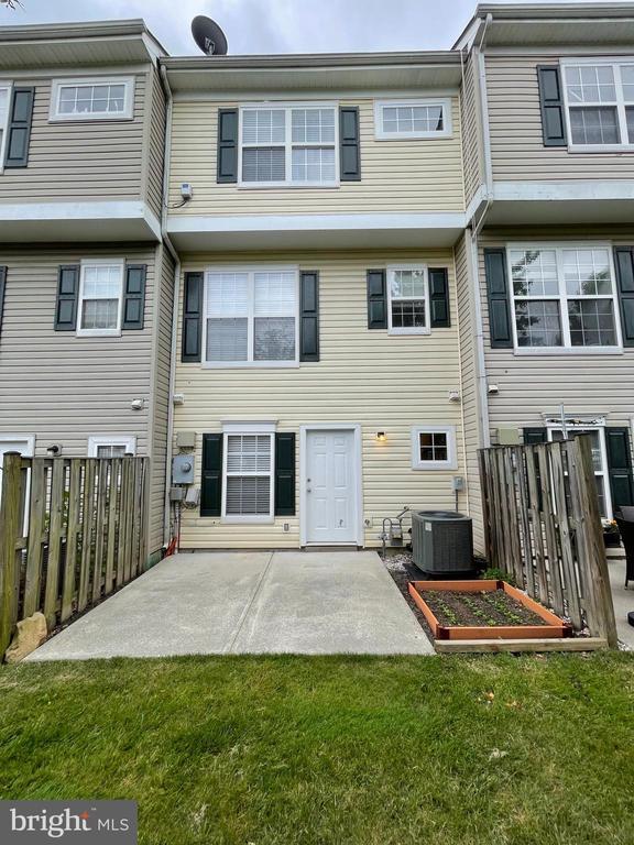 Building Photo - 23052 Fontwell Square