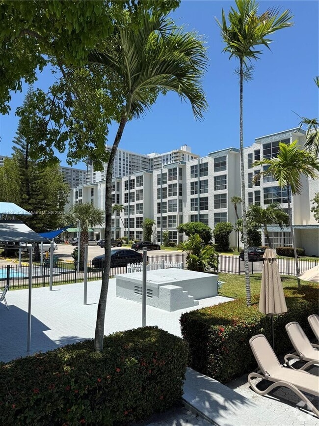 Building Photo - 17570 Atlantic Blvd