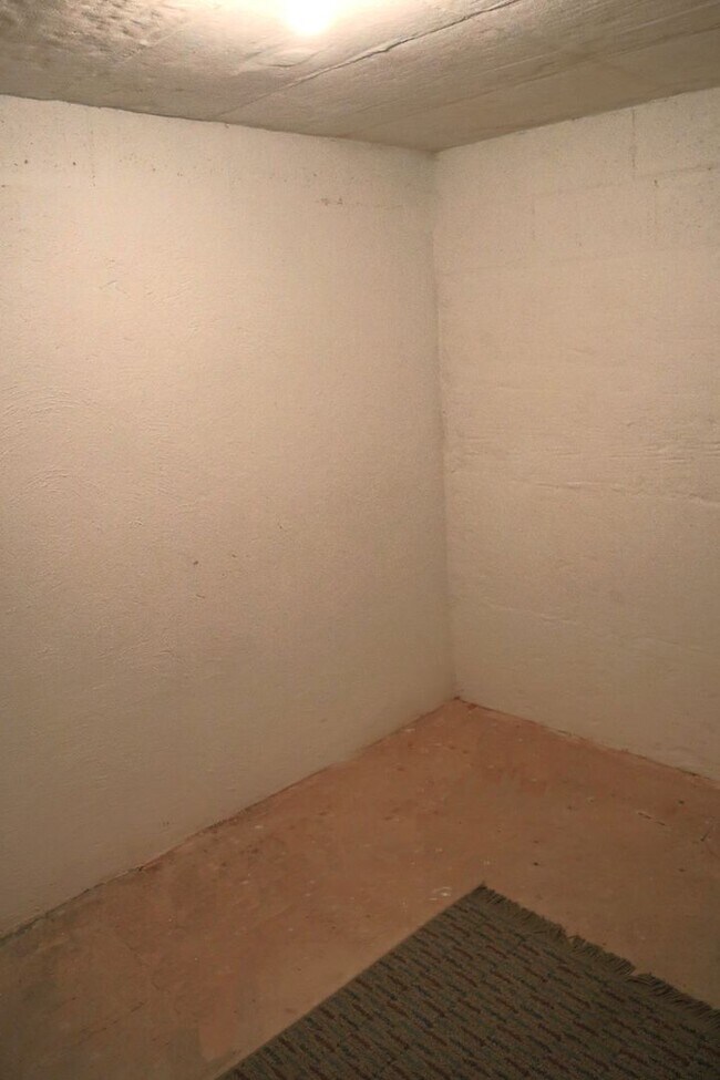 Building Photo - Cute and Clean 2 bedroom near SWOSU