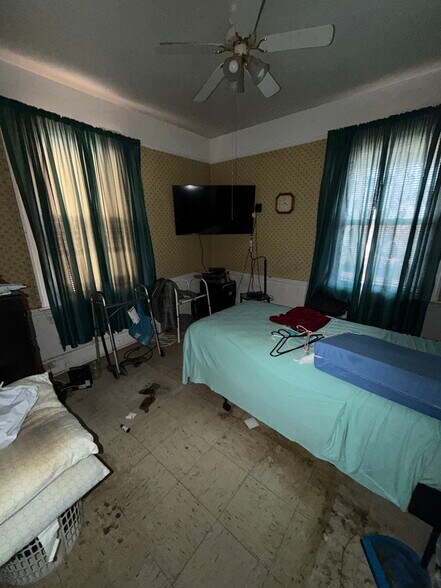 Building Photo - 3720 Manola Ave