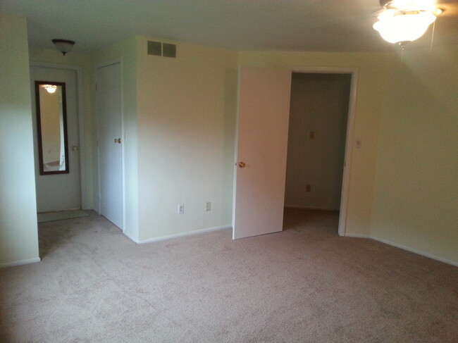Building Photo - 5813 Rothbury Ct