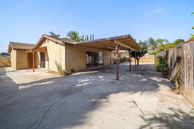 Building Photo - Charming 3 bedroom 2 bath in Escondido!