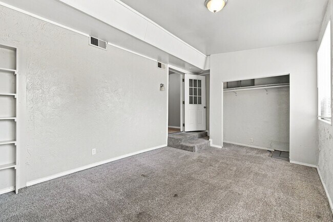 Building Photo - 6624 E 27th Pl