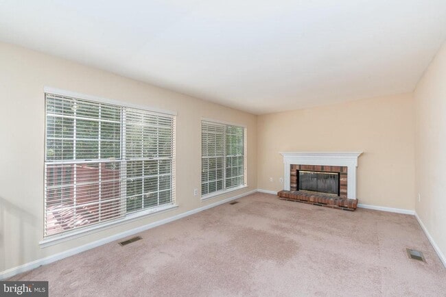 Building Photo - 8005 Silver Fox Dr