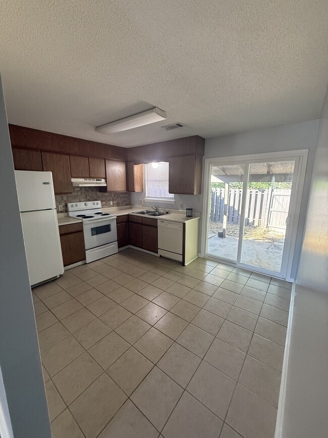 Building Photo - 131 Stonehedge Drive