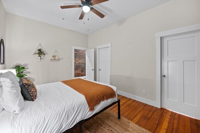 Building Photo - 124 Strawberry Alley