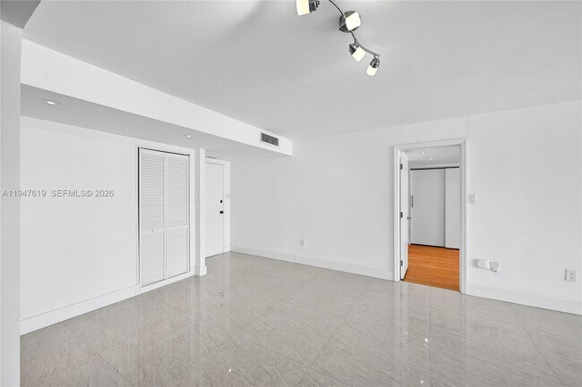 Building Photo - 18041 Biscayne Blvd