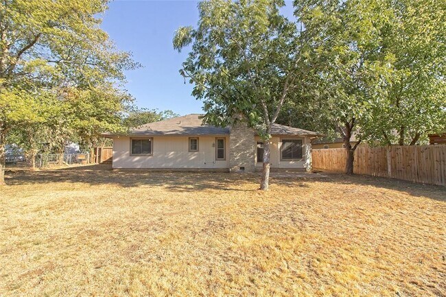 Building Photo - 914 Garden Meadow Dr