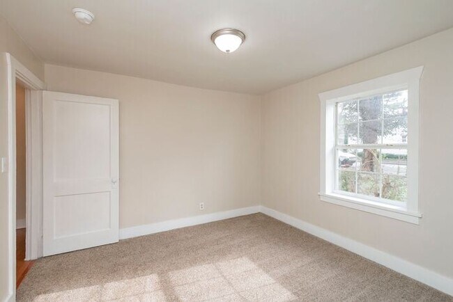 Building Photo - Charming Historic East Nash 3Bed/2Bath!