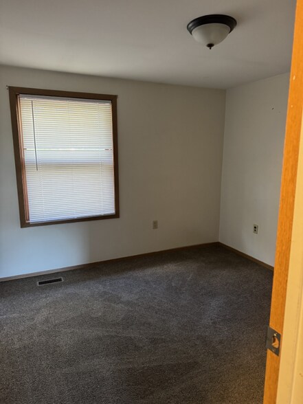 Building Photo - 1583 Highland Park Dr