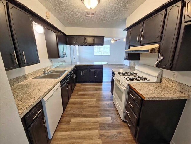 Building Photo - 3224 Lazy Ln