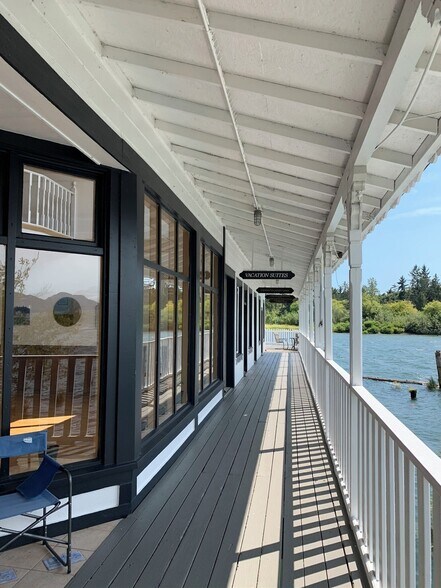 Exterior Walkway to Hallway. - 957 Steamboat Slough Rd