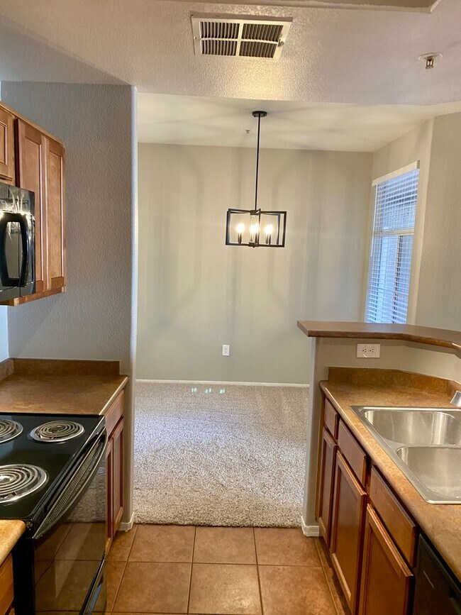 Building Photo - Ground Floor-One Bedroom in Lakewood