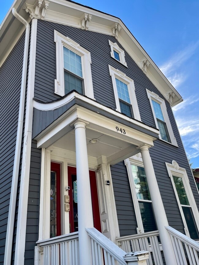 Building Photo - 943 Maple Ave