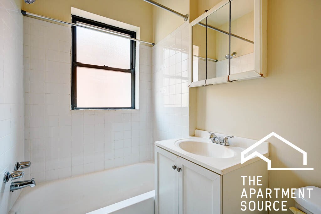 Building Photo - 1350 N Dearborn St