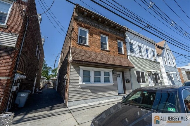 Primary Photo - 307 Pershing Ave