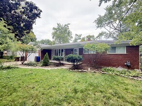 Building Photo - 2727 Oakdale Dr