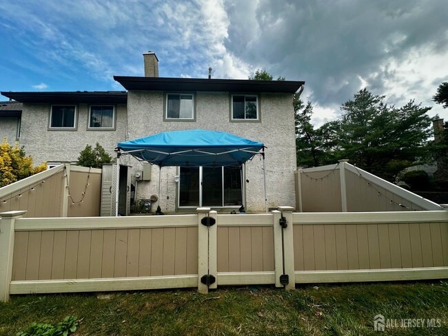 Building Photo - 99 Thoreau Dr