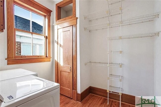 Building Photo - 503 E 40th St