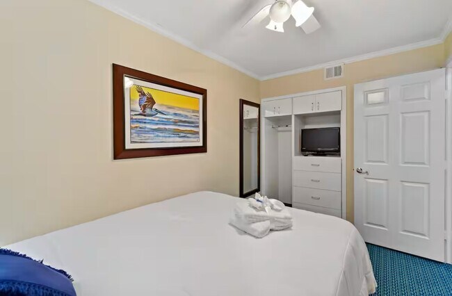 Building Photo - 6102 Seawall Blvd