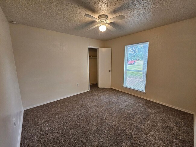 Building Photo - 110 Muleta Dr