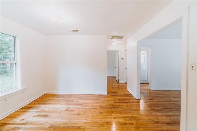 Building Photo - 55 Macks St