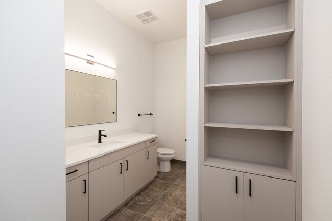 Building Photo - Colorado Apartment Unit 4