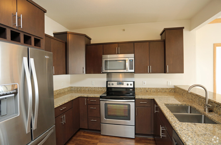 Renovated Kitchens in Select Units - The Franklin