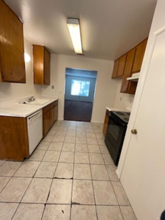 Building Photo - 4422 White Ln