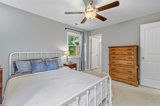 Building Photo - 2601 Bristol Pl