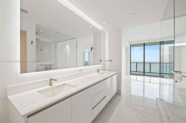 Building Photo - Northeast 24th Street, Miami, FL 33137 - 2 BR 2 BA condo