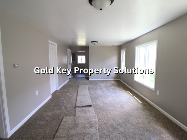 Building Photo - Fully Updated 2 BR 1 BA House with Covered...