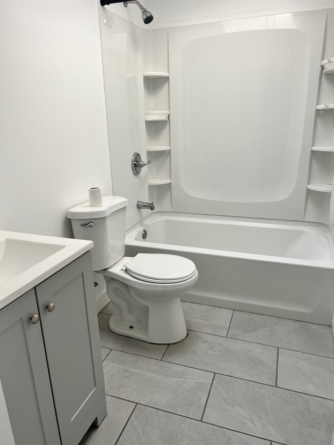 Building Photo - 51 Madison Dr