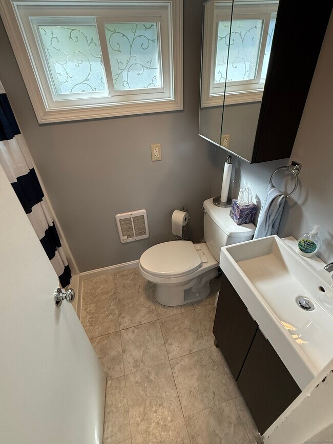 Building Photo - 2 Reed Ave